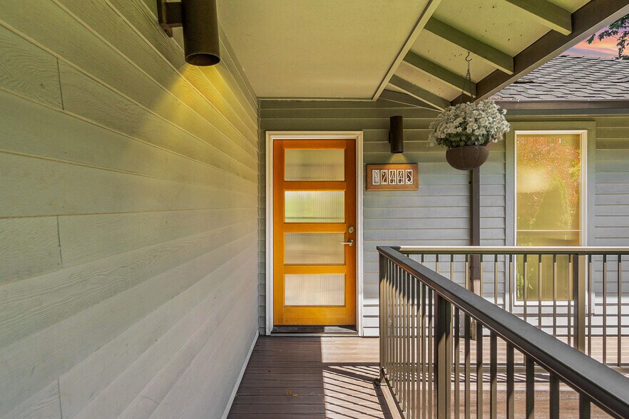 Primary Photo - 2445 SW Montgomery Dr