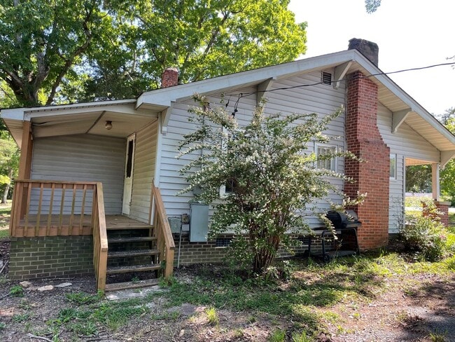 Building Photo - 2 BED, 1 BATH HOME LOCATED IN ASHEBORO OFF...