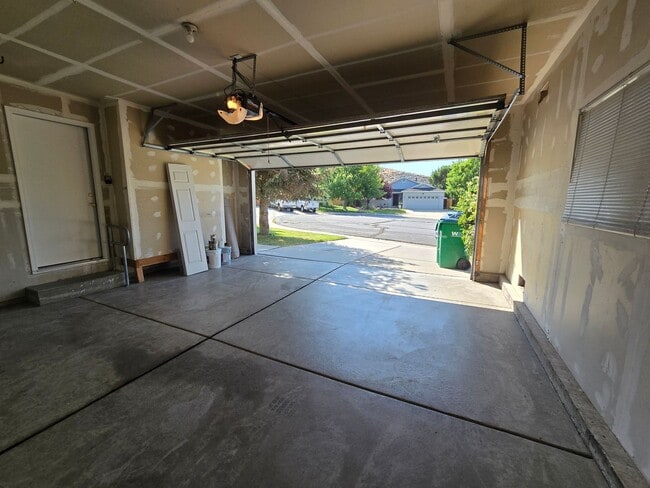 Building Photo - Adorable single story, 3 bedroom, 2 bath h...