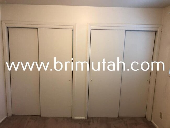 Building Photo - 243 600 E