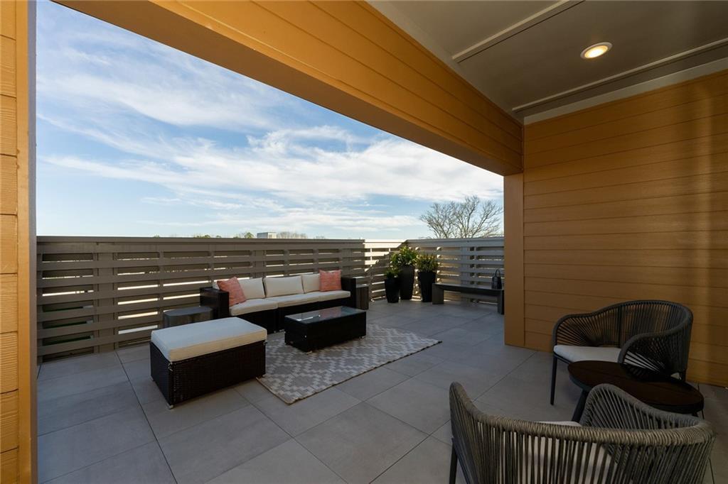 Personal Terrace - 112 Rogers St NE