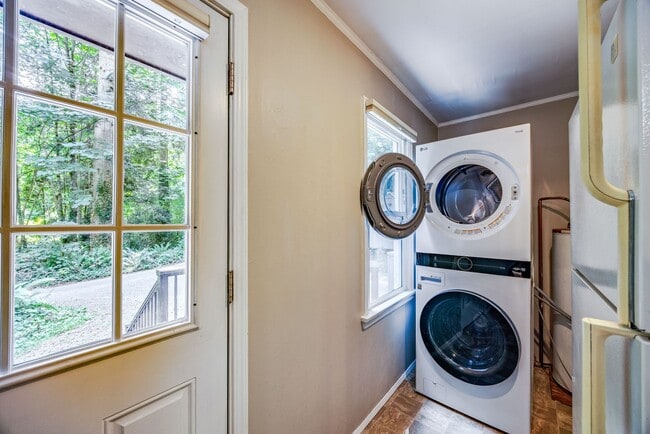 Building Photo - Charming 1-Bedroom Cottage Near Hood Canal...