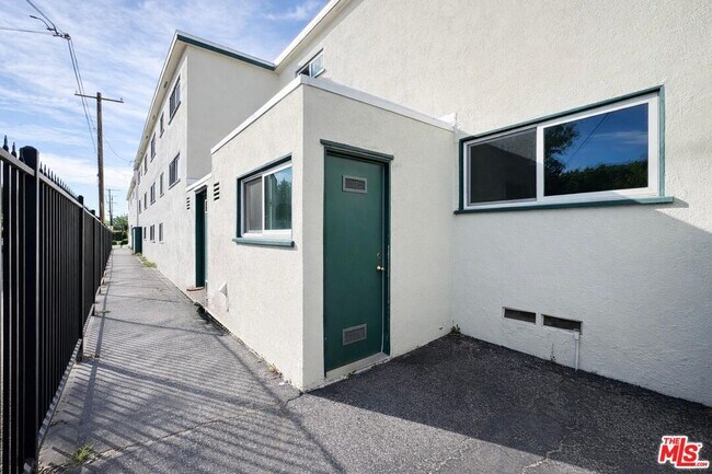 Building Photo - 2041 Euclid St