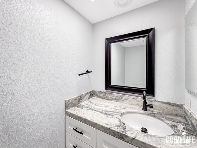 Building Photo - Modern Coastal Property In Gated Encinitas Community | 3BD/2.5BA w/Garage