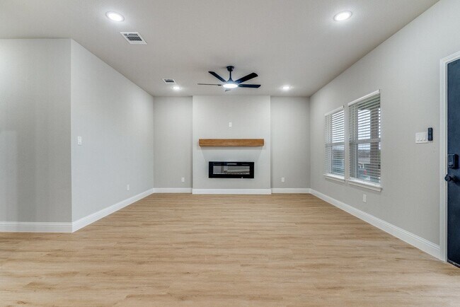 Building Photo - 2707 Brazos River Dr