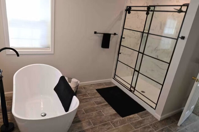 Building Photo - 184 Ruggles Rd