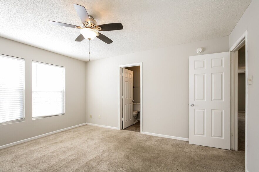 Building Photo - 10860 Wymm Ln