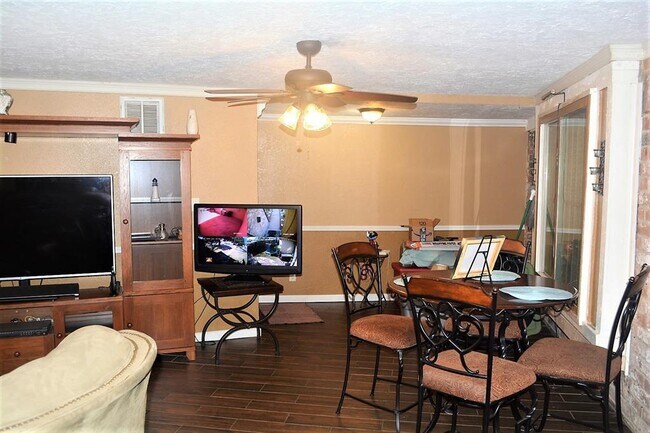 Building Photo - 12542 Wrenthorpe Dr