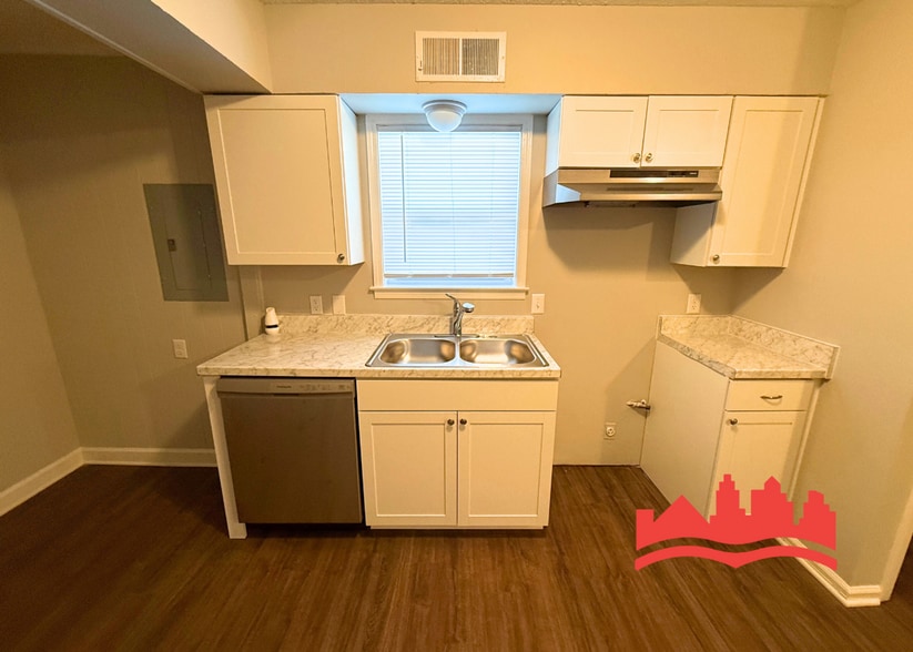 Building Photo - 4134 Parkchester Ave