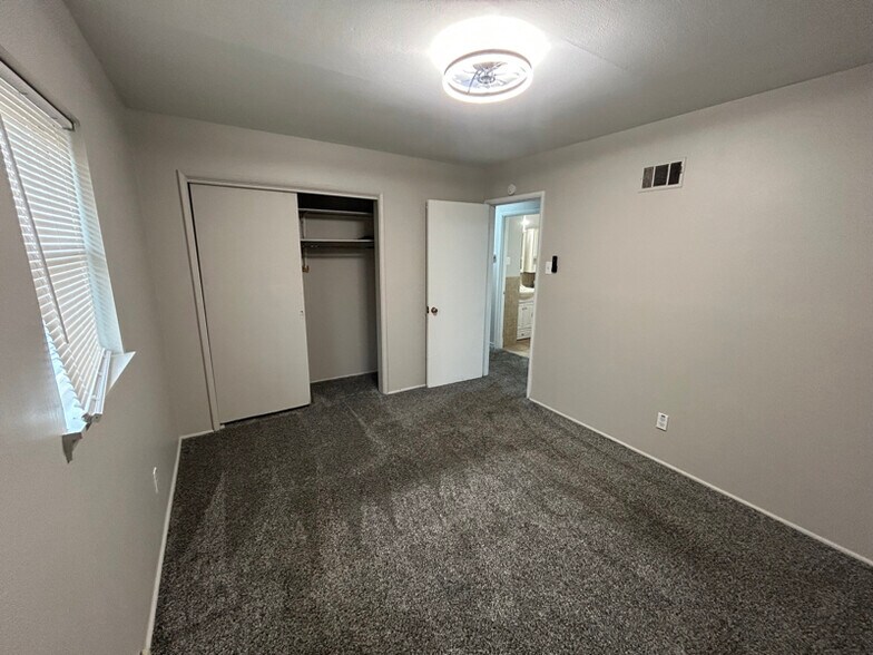 Building Photo - 13 Brightwell Ct