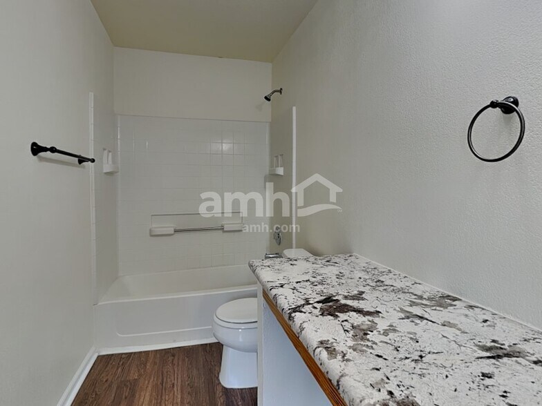 Building Photo - 9762 Chambers Dr