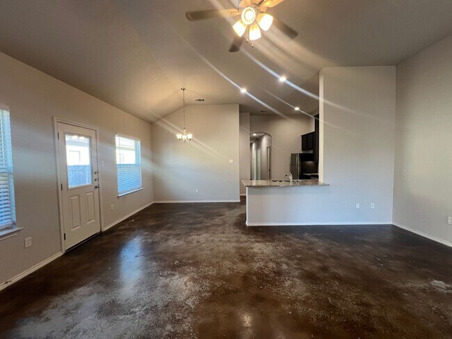 Building Photo - Luxury 3/2 Duplex in Seguin, Texas
