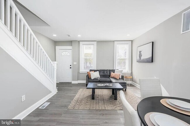 Building Photo - 3300 Ravenwood Ave