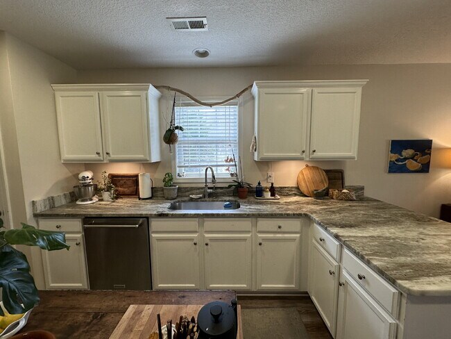 Building Photo - 312 S Brandon Way