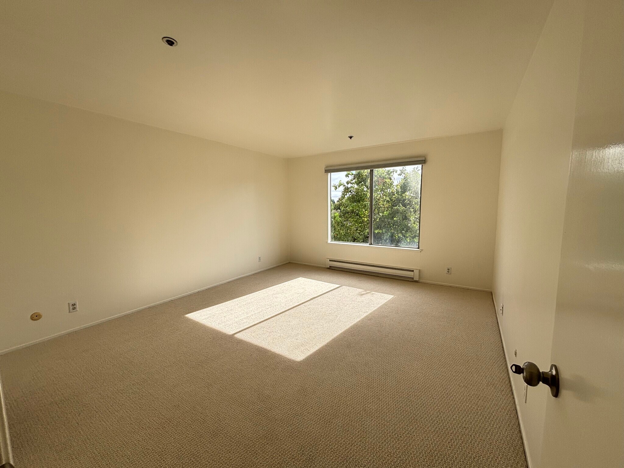 Master Bedroom - 230 W 5th Ave