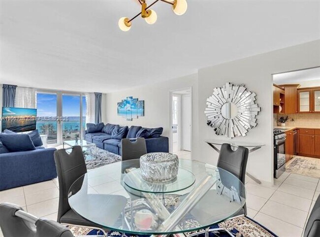 Building Photo - 3140 S Ocean Dr