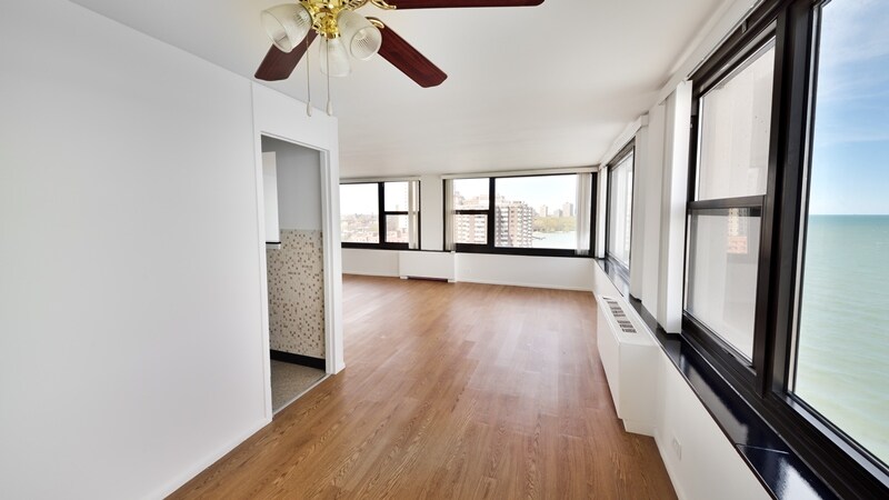 Building Photo - 7447 S South Shore Dr