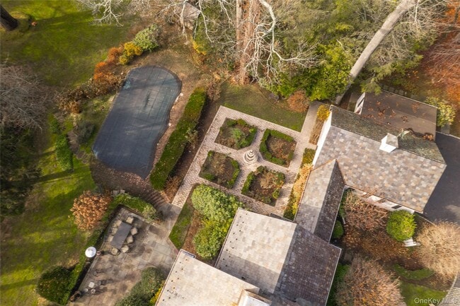 Building Photo - 10 Hidden Pond