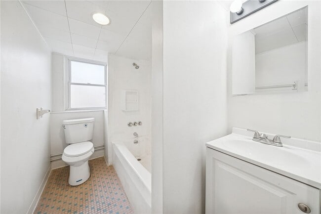 Building Photo - 3226 Richardson Ave