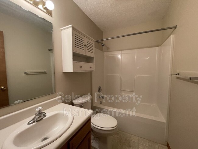 Building Photo - 9608 Yuma Dr