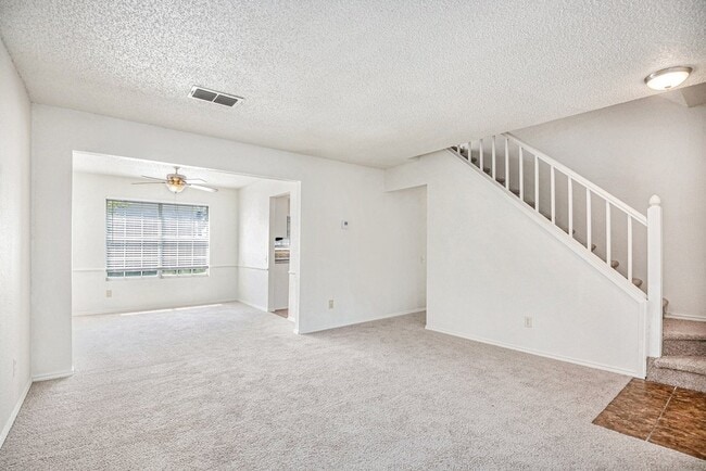 Building Photo - 8201 Cloverglen Ln