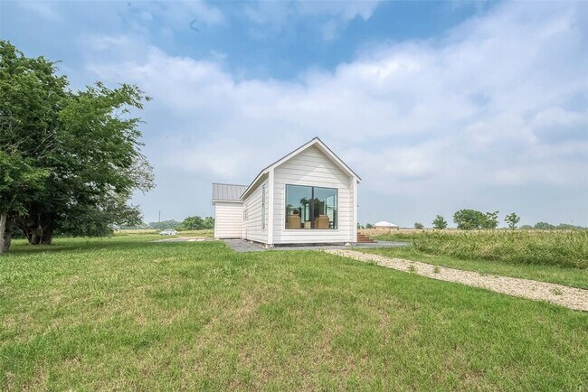 Building Photo - 8654 Fm 2145 Rd