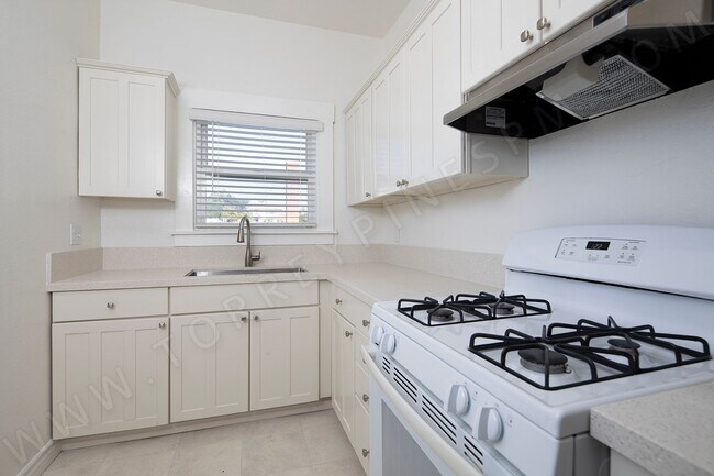 Building Photo - OPEN HOUSE: 11/15 3:30-4:30PM ~ 1 BR with ...