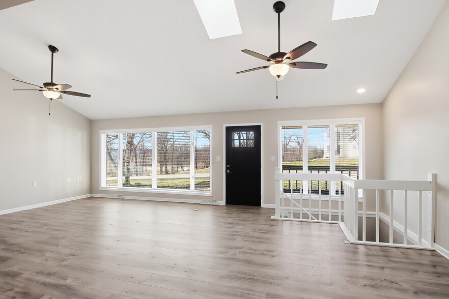 Building Photo - 6582 Lakeside Rd