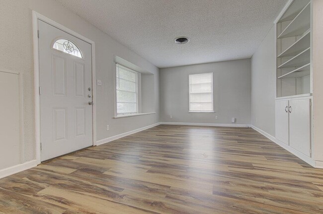 Building Photo - 1523 Weyford Dr