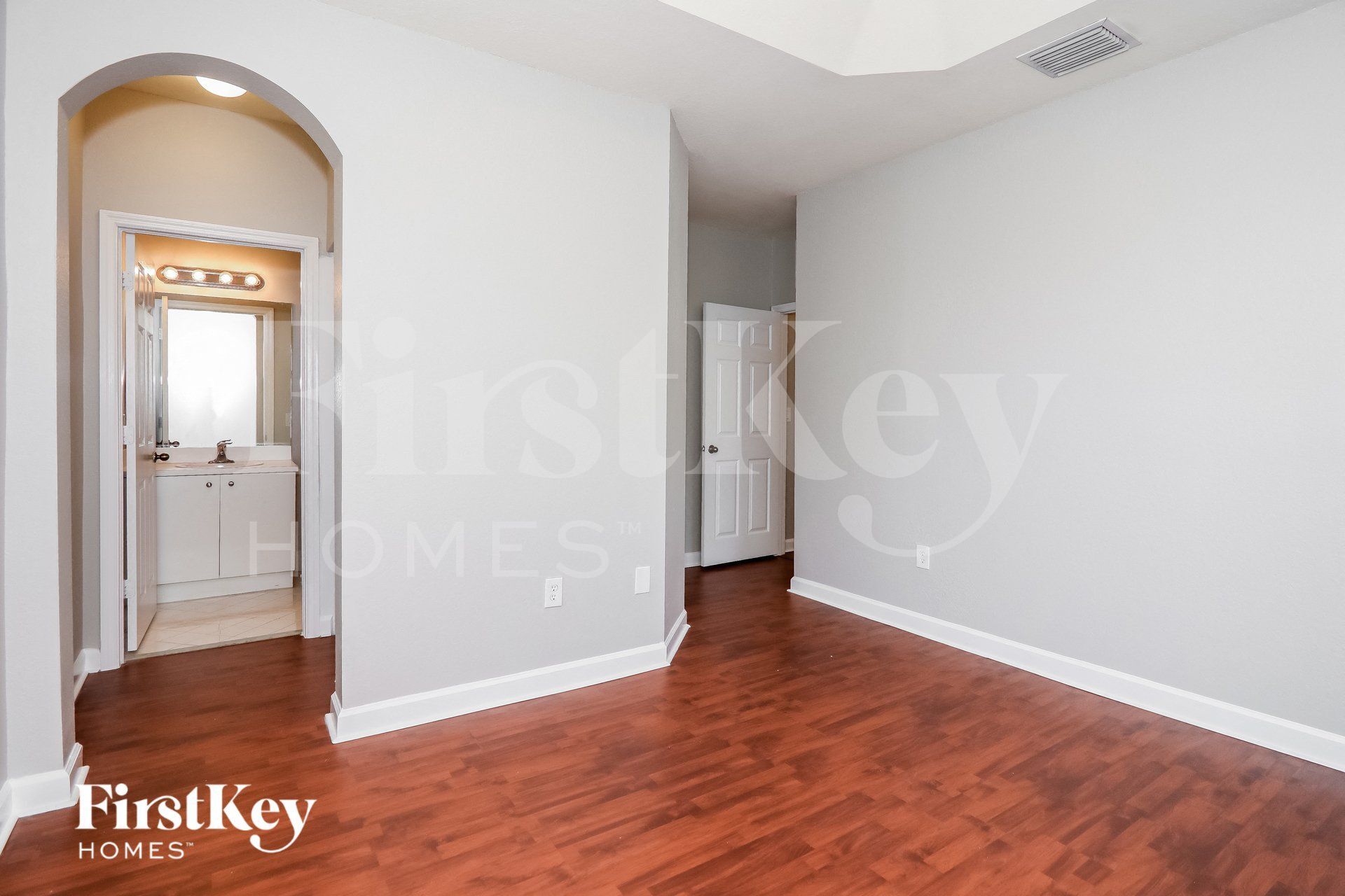 Building Photo - 1495 NE 33rd Ave