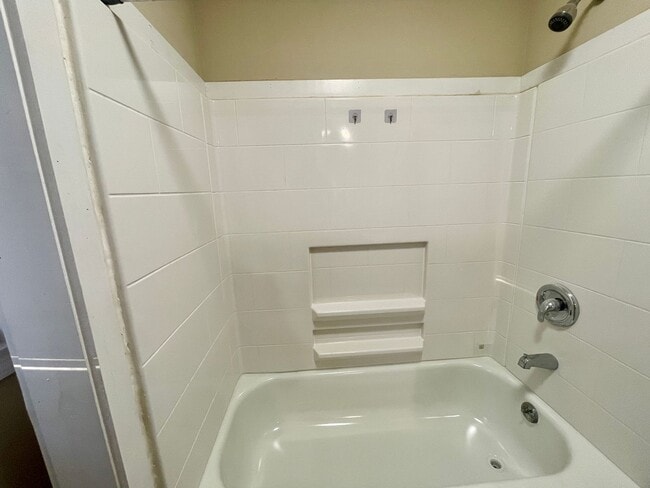 Building Photo - 919 S Douglas Ave