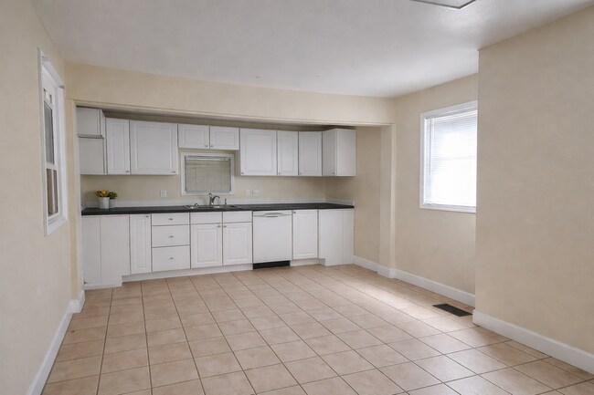 Building Photo - 2707 N College Ave