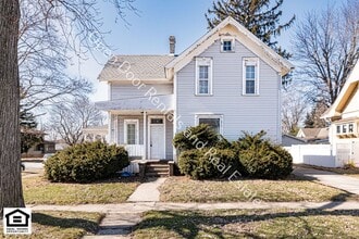 Building Photo - 603 N Van Buren St