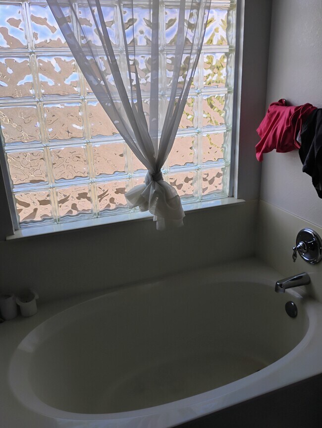 Building Photo - 11121 Silo Valley Dr