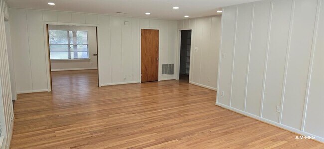 Building Photo - 609 Del Norte St
