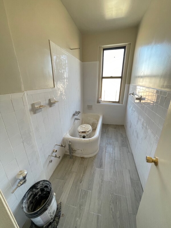 Building Photo - 3225 Kingsbridge Ave