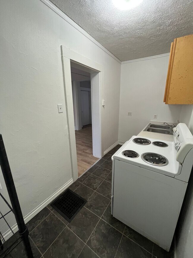 Building Photo - 1222 Columbia St