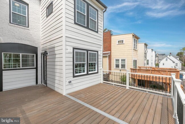 Building Photo - 6007 4th St NW