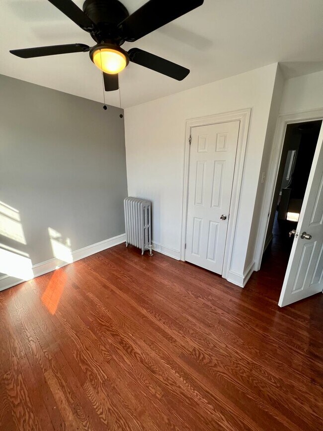 Building Photo - Beautifully Renovated 3-Bedroom Townhouse ...