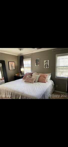 Building Photo - 3300 Selwyn Farms La