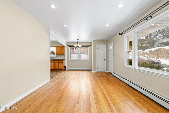 Building Photo - 165 S Pine Ave