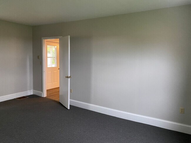 Building Photo - Coming soon! 4 Bedroom Farmhouse for Rent ...