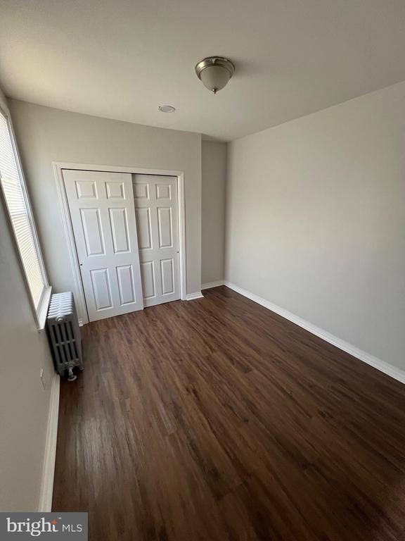 Building Photo - 1731 W 6th St