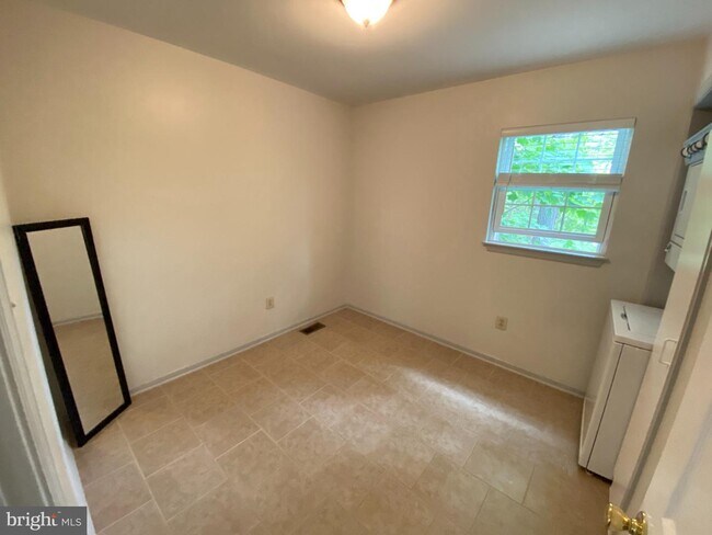 Building Photo - 35 Benburb Rd