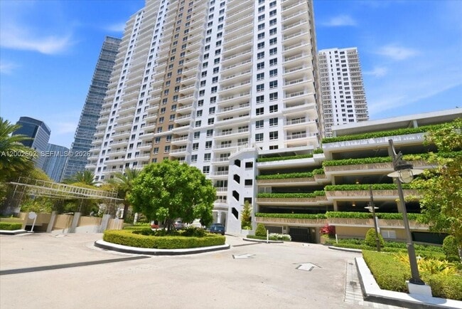 Building Photo - 801 Brickell Key Blvd