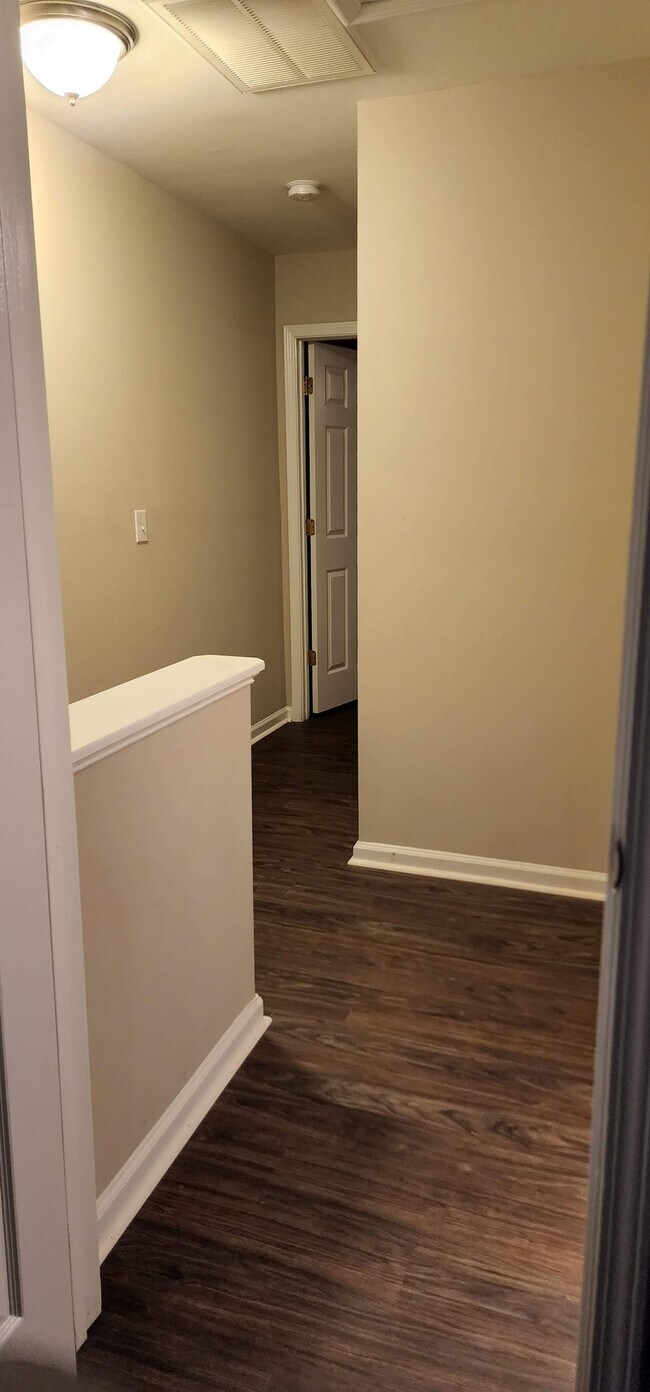 Building Photo - 2222 Valley Haven Dr
