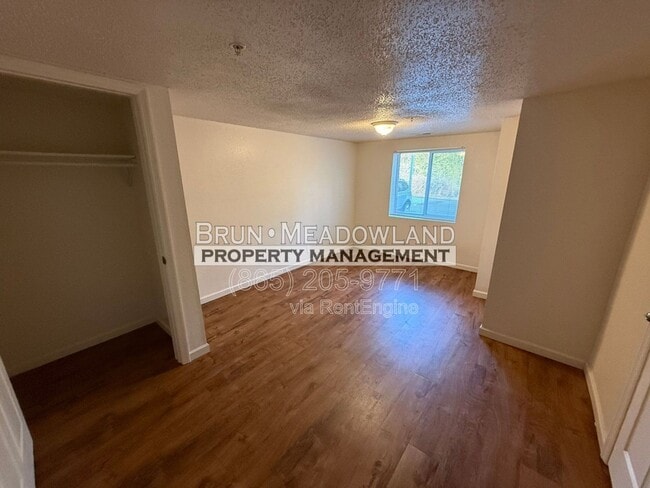 Building Photo - 502 E Red Bud Rd