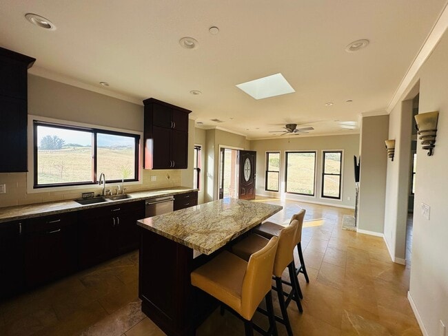Building Photo - 464 Sonoma Mountain Rd