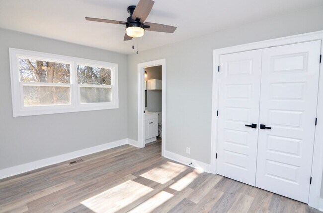 Building Photo - 2506 Halls Hill Pike