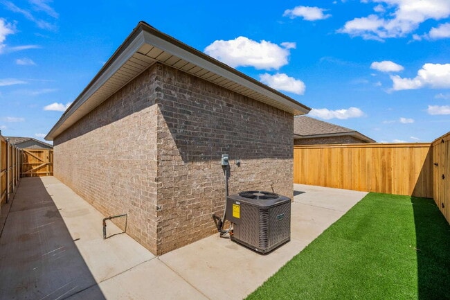 Building Photo - Brand new townhomes in Iron Horse!